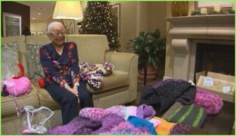 93 Year Old Woman Emma Eng Knits Blankets for Homeless Kittens